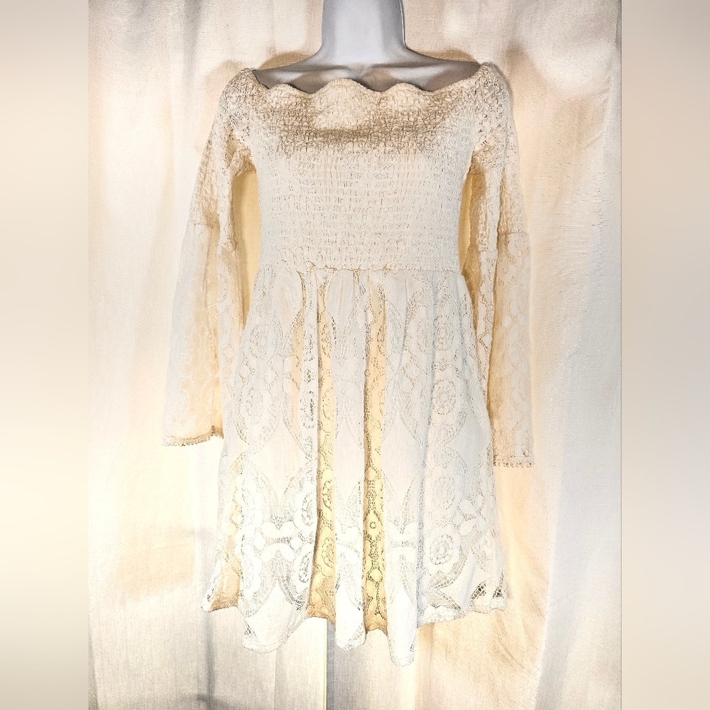 3/$20 NWOT Xhilaration M Smocked Lace Dress